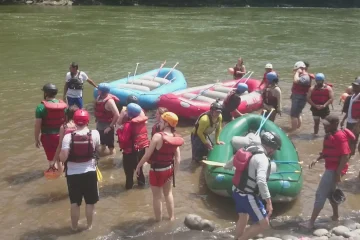 deporte en canoas en el rio Yuquipa