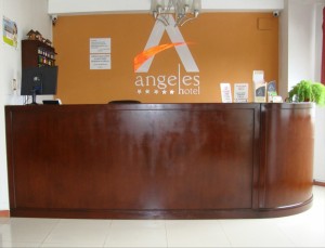 hotel-angeles-front-desk